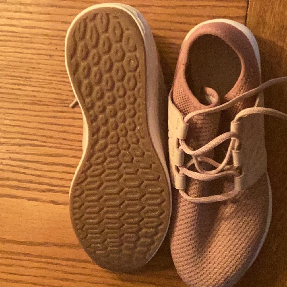 New Balance Pink Sneakers Versatile Low-Top Design - Picture 3 of 4